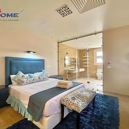 Luxury Villa In New Marina